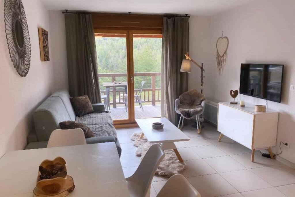 Appartement De Charme Dans Residence Avec Piscine La Joue Du Loup เลอเดโวลุย ภายนอก รูปภาพ