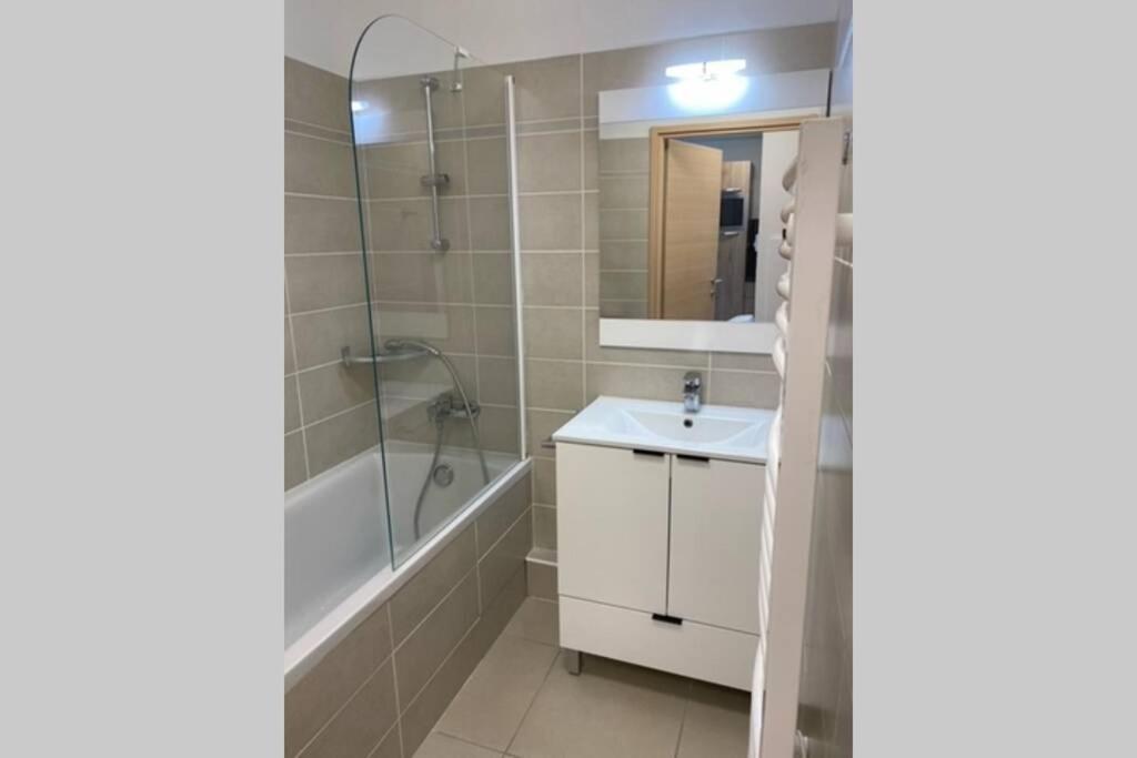 Appartement De Charme Dans Residence Avec Piscine La Joue Du Loup เลอเดโวลุย ภายนอก รูปภาพ