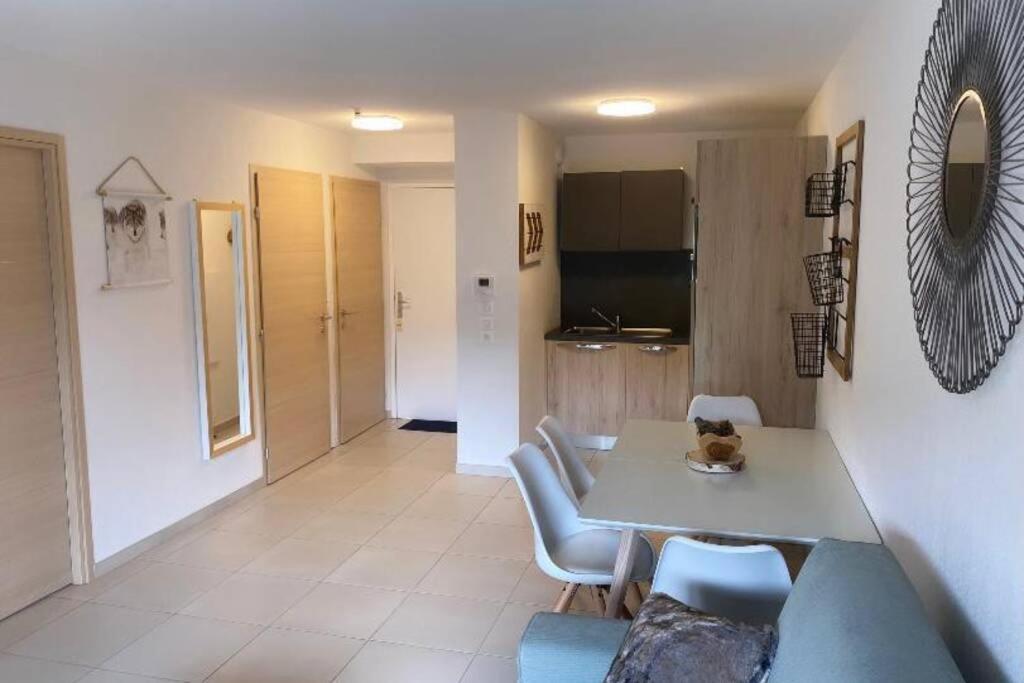 Appartement De Charme Dans Residence Avec Piscine La Joue Du Loup เลอเดโวลุย ภายนอก รูปภาพ