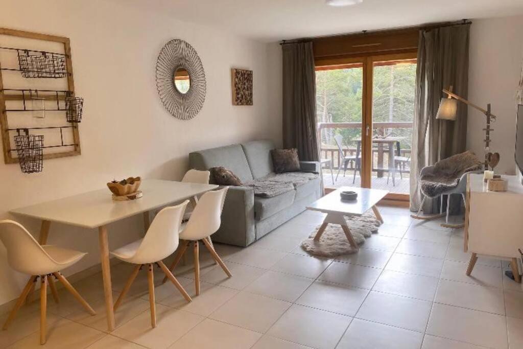 Appartement De Charme Dans Residence Avec Piscine La Joue Du Loup เลอเดโวลุย ภายนอก รูปภาพ
